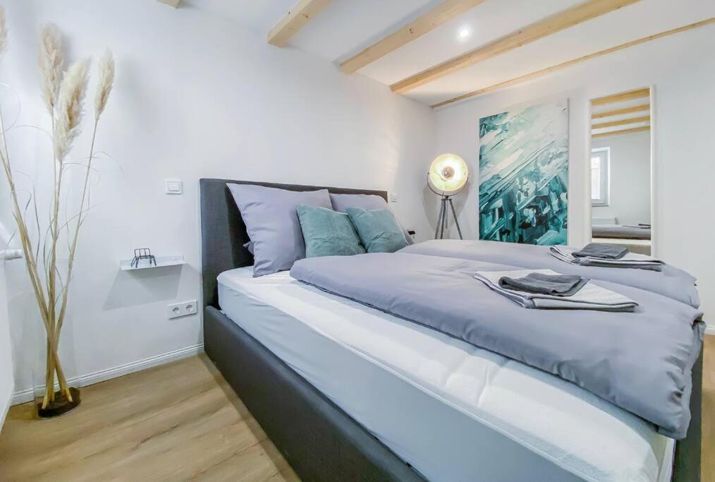 Stylisches Apartment Mit Terrasse In Der Altstadt Von Donauwoerth Exterior photo